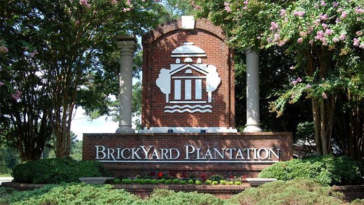 A photo of the Brickyard Plantation sign at the entrance to the neighborhood in Mount Pleasant, South Carolina